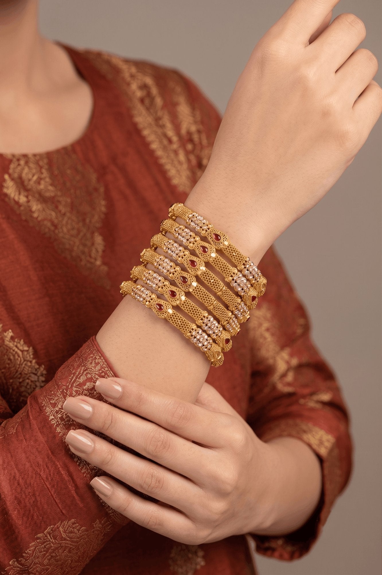 アパルトモン　MARA MCS GOLD BANGLE ２点セット Shine Gold Maroon Bangles Set - RS ZEVARS