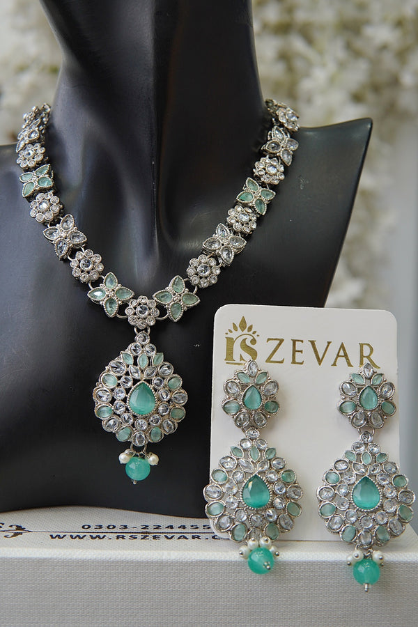 Heena Gems Necklace Set