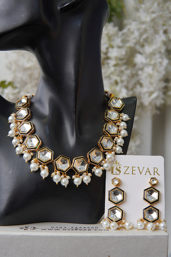 Shimmering Kundan Grace Necklace Set