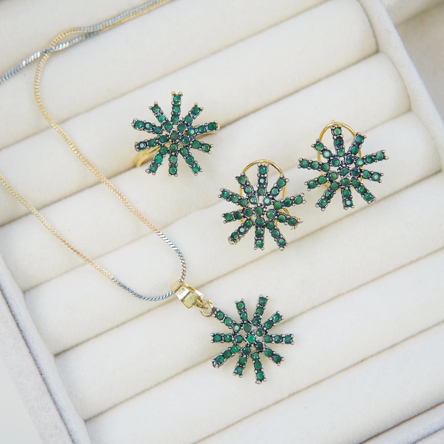 Chloe + Isabel Starburst deals Snowflake Brooch Set